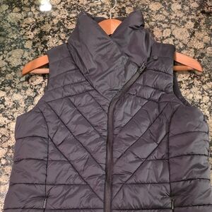Mondetta Women's Black Quilted Vest. NWOT Size S